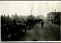 1918. Colonna inglese con carri sul Ponte del Popolo verso nord. (Oscar Mario Zatta) 2